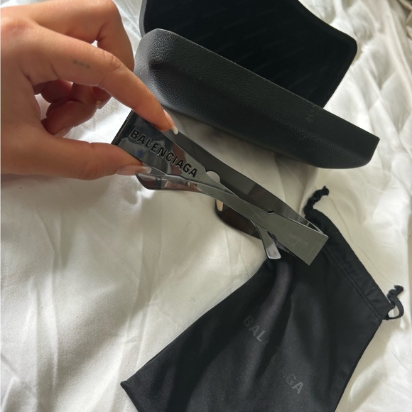 BALENCIAGA MONO RECTANGLE SUNGLASSES IN SILVER - Picture 4 of 5